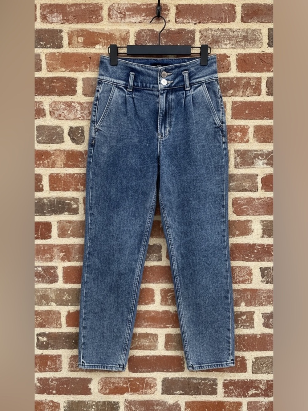 Hollister Ultra High Rise Pleated Mom Jeans - Acid Wash Size 27